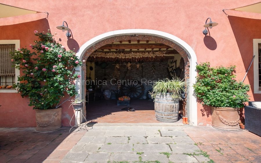 Splendido Casale Immerso nel Verde
