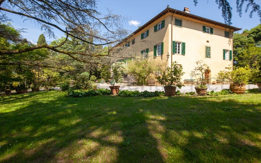 Villa Storica con ampio Parco