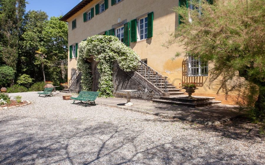 Villa Storica con ampio Parco