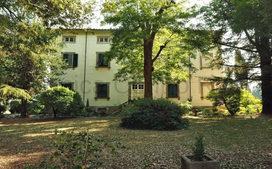 Villa con Annessi e Parco