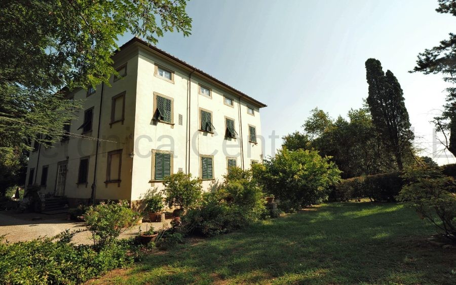 Villa con Annessi e Parco