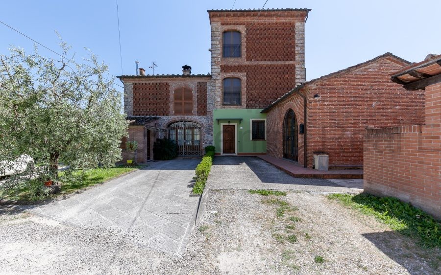 NOSTRA ESCLUSIVA: Casale Ristrutturato a Lucca