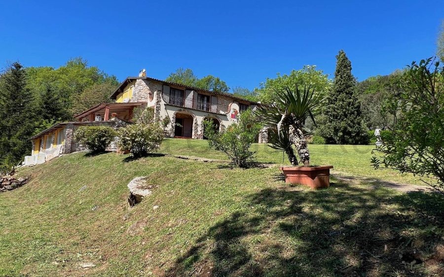 Villa con Piscina tra Lucca e il Mare