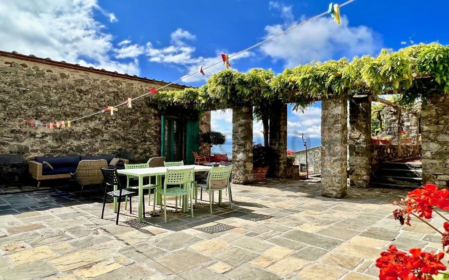 Casale con Piscina sulle Colline