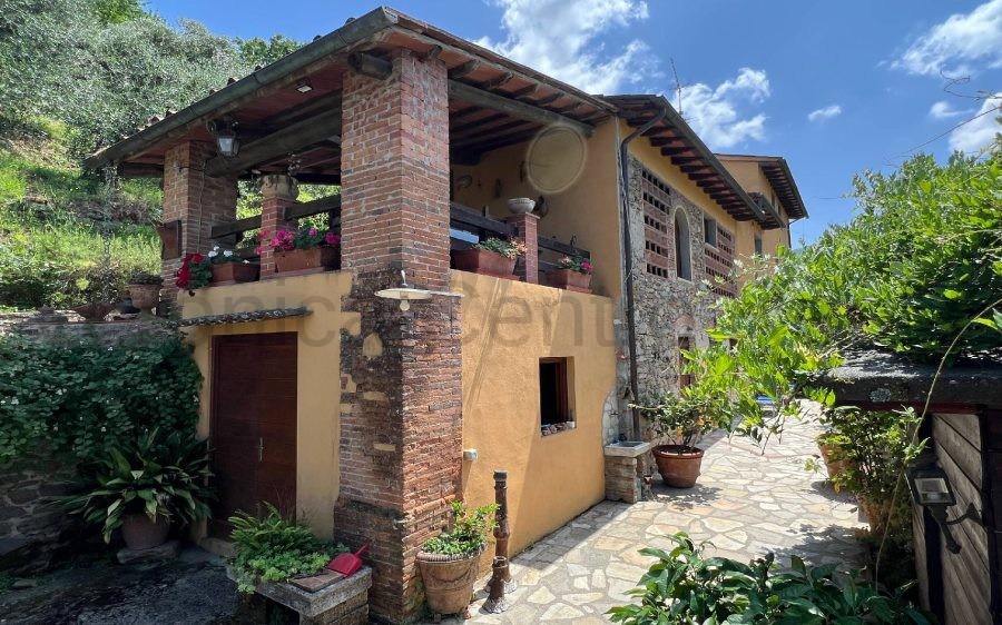 Casa Colonica con due appartamenti