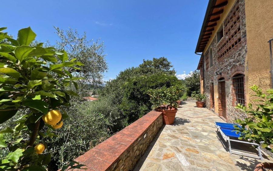 Casa Colonica con due appartamenti