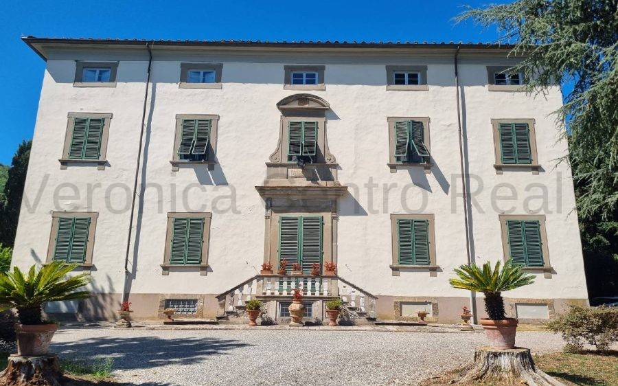 Villa con Annessi e Parco