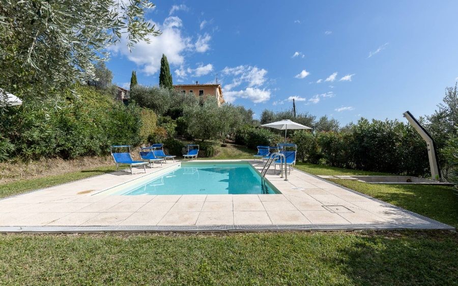 Casale Ristrutturato con Fienile e Piscina