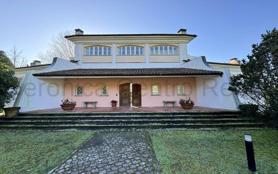 Villa con Piscina sulle Colline di Lucca