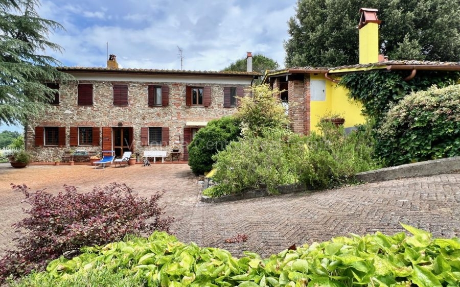Casale nelle Vicinanze di Montecarlo