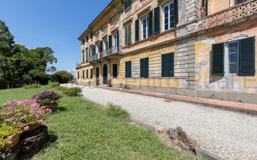 Villa Storica nelle Colline Lucchesi