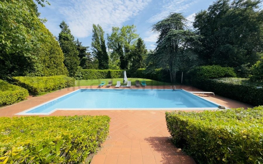 Villa con Piscina sulle Colline di Lucca