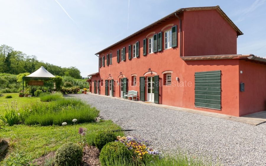 Bellissimo Casale ristrutturato nella Campagna Lucchese