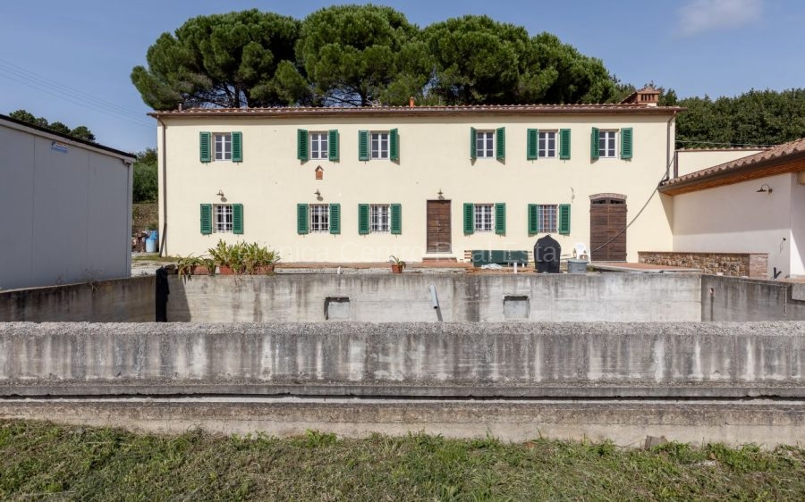 Casale Panoramico tra Uliveti e Vigneti