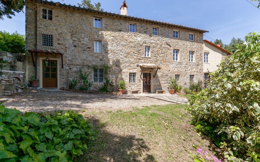 Splendido Casale in pietra sulle Colline di Lucca