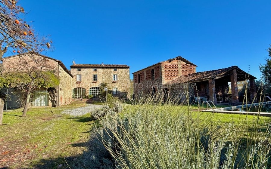 Affascinante Casale in pietra con Piscina