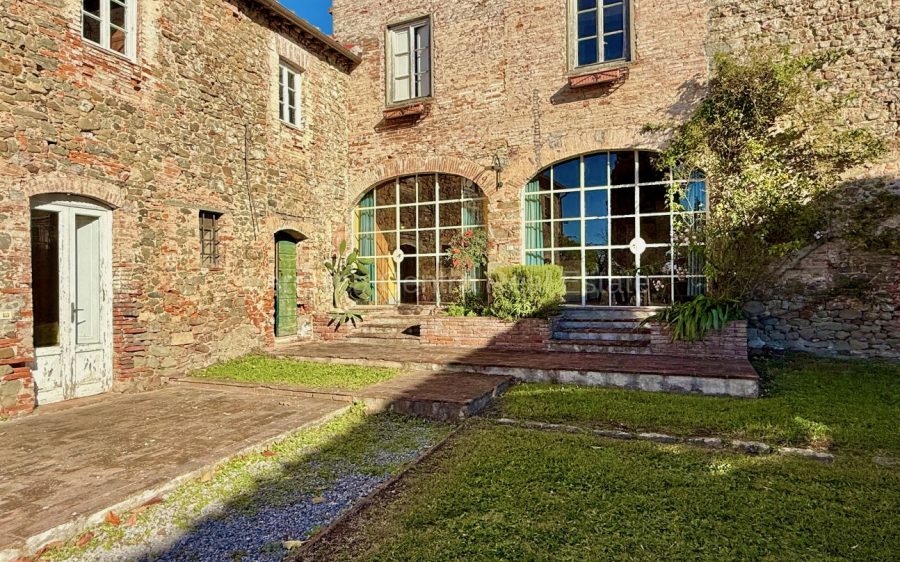 Affascinante Casale in pietra con Piscina