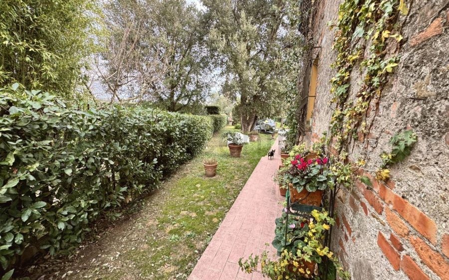 Porzione di Casale nella campagna di Montecarlo