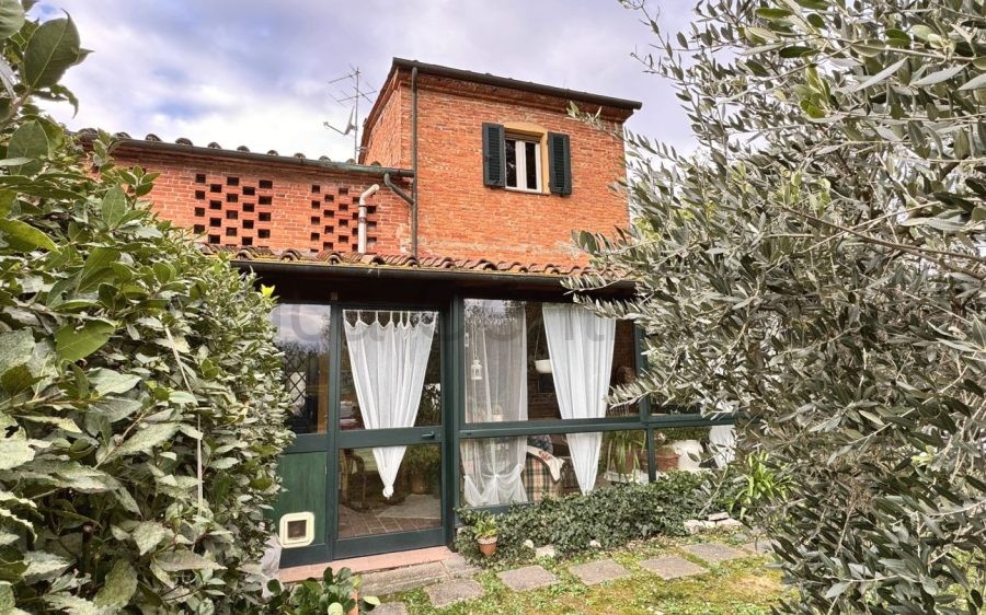 Porzione di Casale nella campagna di Montecarlo
