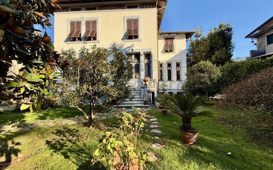 Elegante Villa Liberty con parco