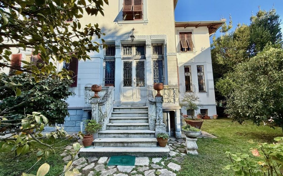 Elegante Villa Liberty con parco