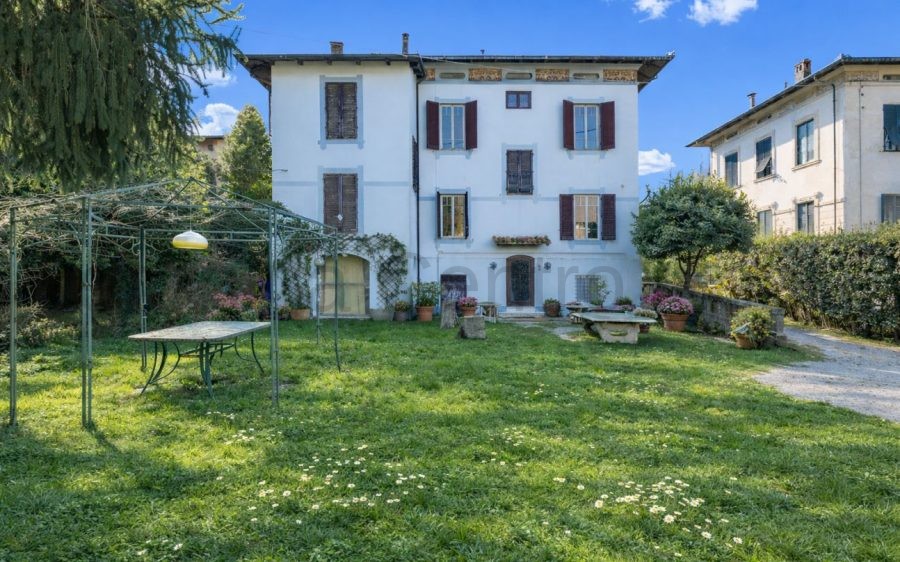 Elegante Villa Liberty con Parco Privato