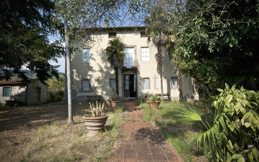 Villa Padronale con Fienile e Uliveto