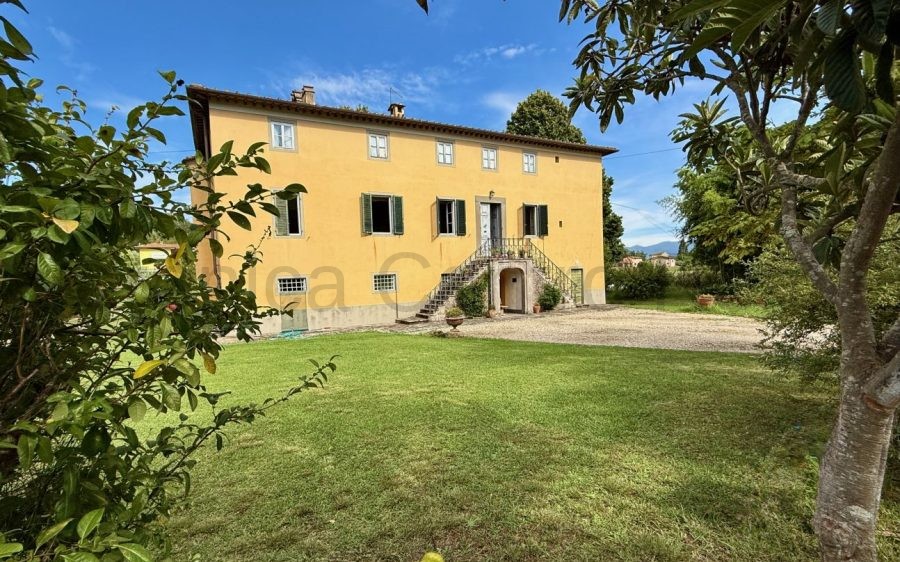 Villa Storica con affascinante Limonaia