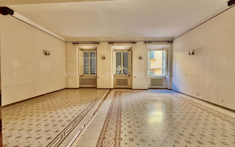 Appartamento primo piano da ristrutturare nel Centro Storico.