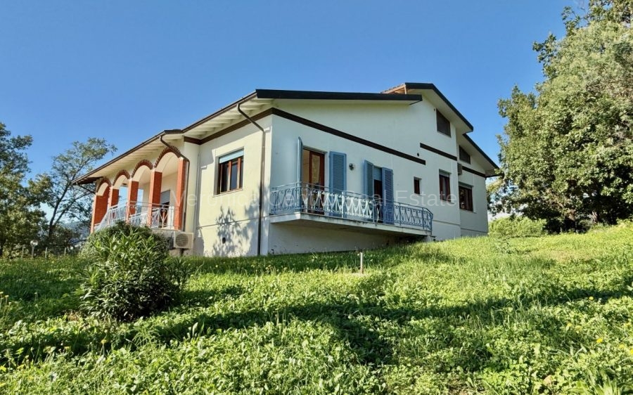 Villa singola in zona collinare