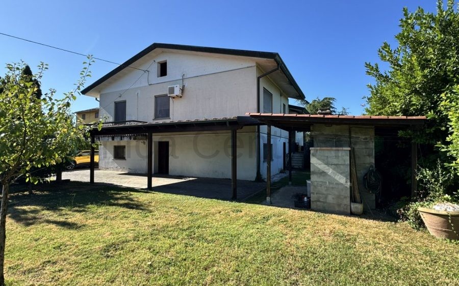 Villa indipendente con giardino