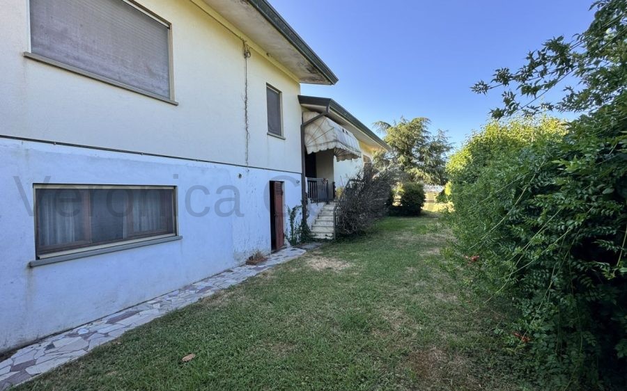 Villa indipendente con giardino