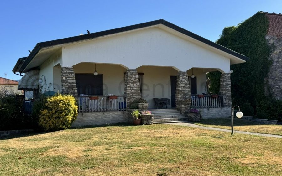 Villa indipendente con giardino