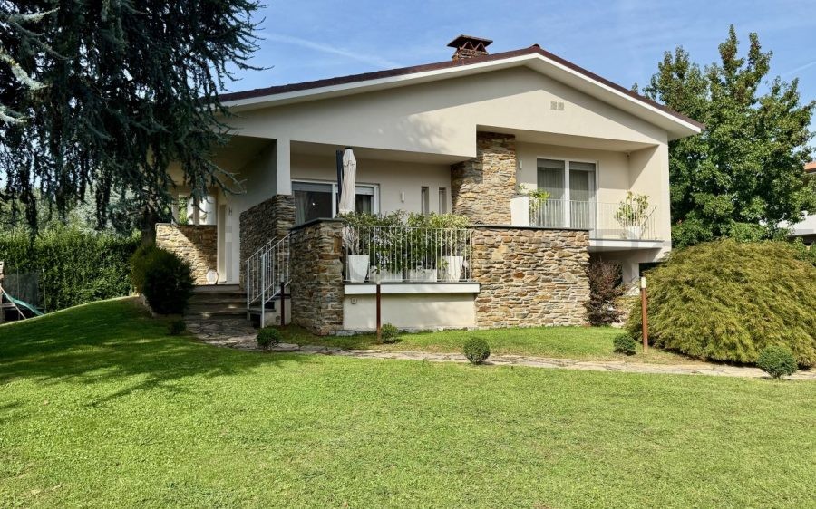 Splendida villa con giardino privato di 1.400 mq e comfort moderni