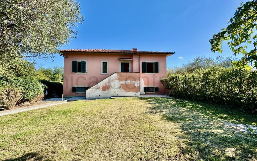Villa singola con giardino
