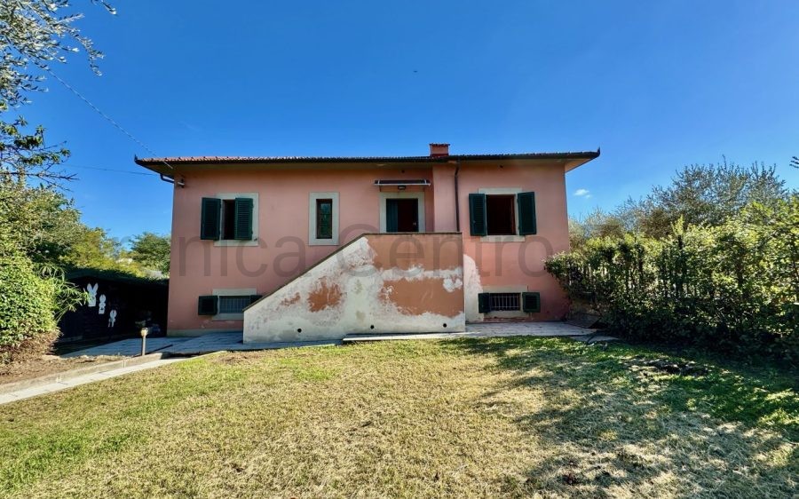 Villa singola con giardino