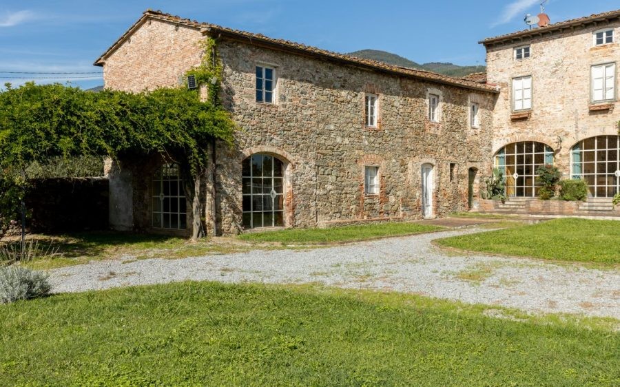 Affascinante Casale in pietra con Piscina