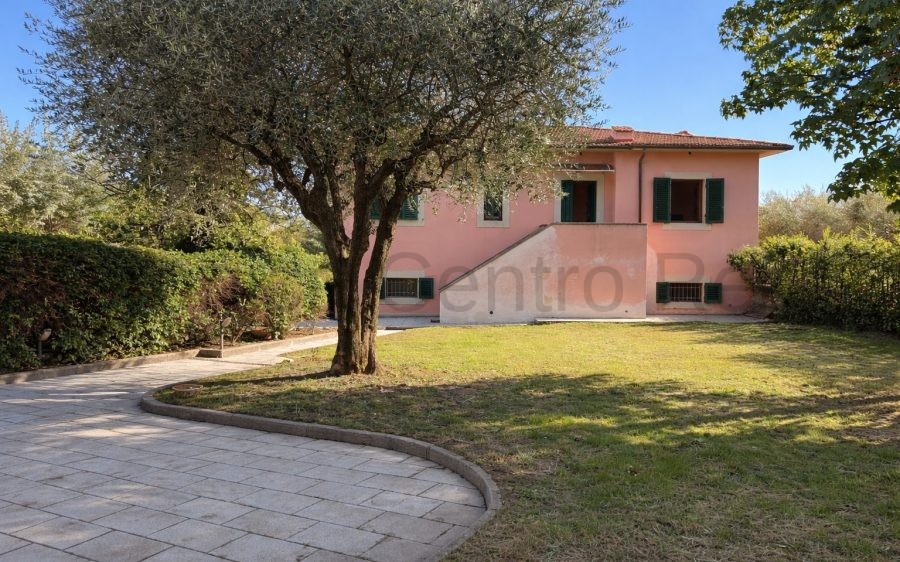 Villa singola con giardino
