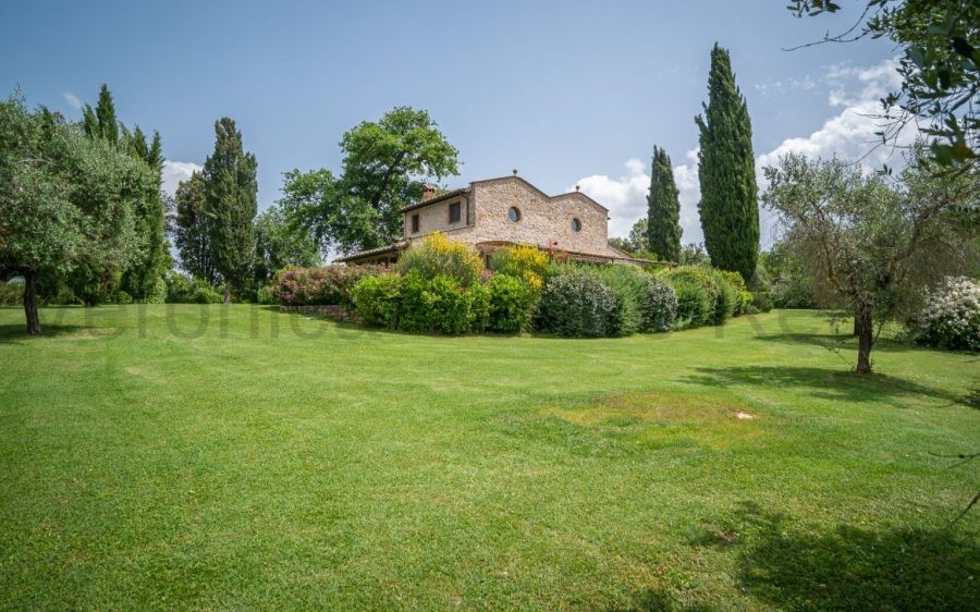 Prestigiosa Tenuta Panoramica con Piscine tra le Colline di Siena
