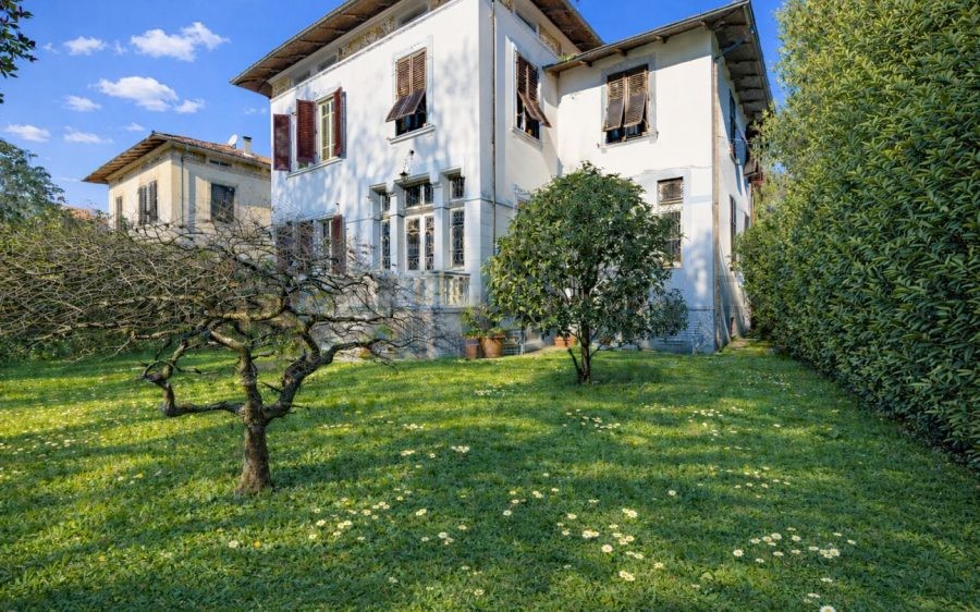 Elegante Villa Liberty con Parco Privato