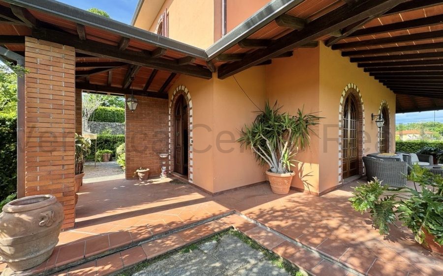 COESCLUSIVA – Villa singola nel verde della campagna, a pochi minuti dalla città