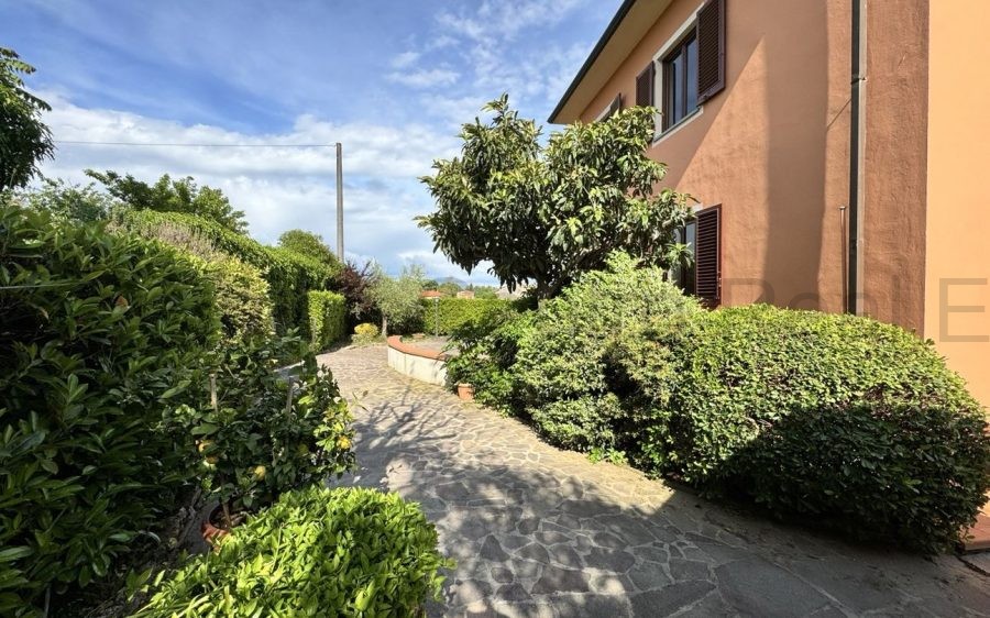 COESCLUSIVA – Villa singola nel verde della campagna, a pochi minuti dalla città