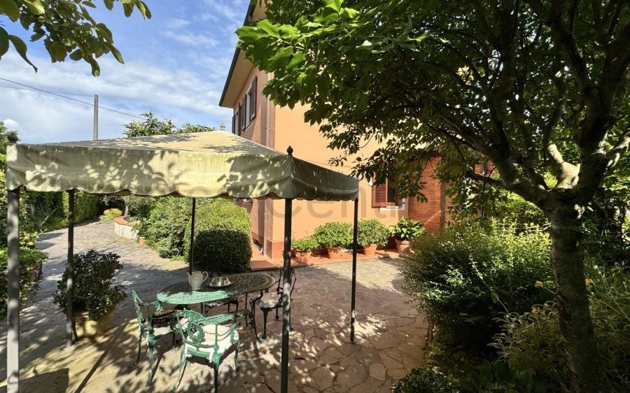 COESCLUSIVA – Villa singola nel verde della campagna, a pochi minuti dalla città