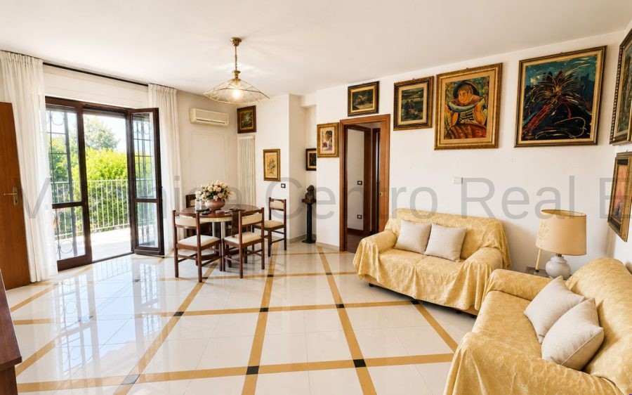 Appartamento con tre camere, garage e terrazza abitabile