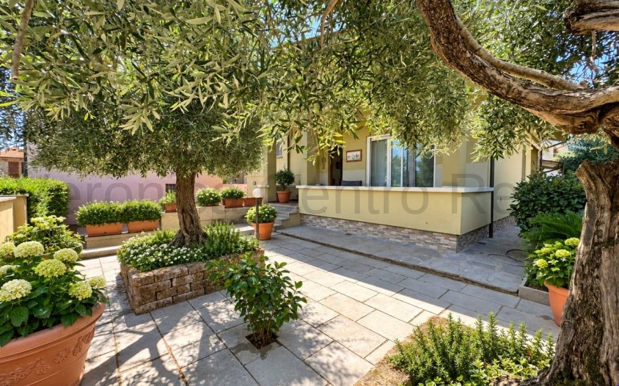 Villa singola a breve distanza dal centro storico di Lucca
