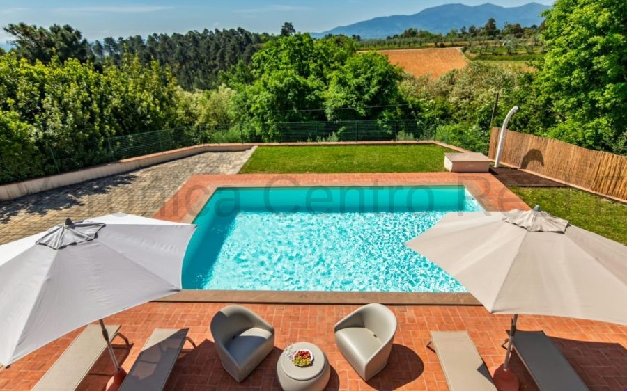 Villa panoramica con piscina sulle colline di Montecarlo