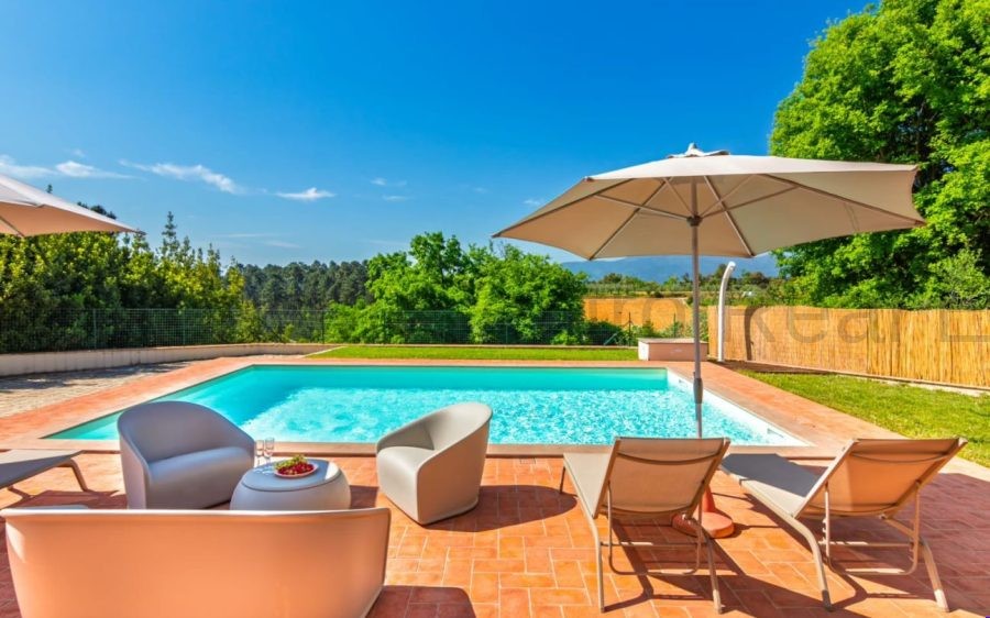 Villa panoramica con piscina sulle colline di Montecarlo