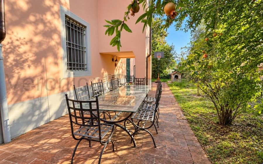Nostra Esclusiva: Villa Liberty con terrazza e giardino vicino alle mura
